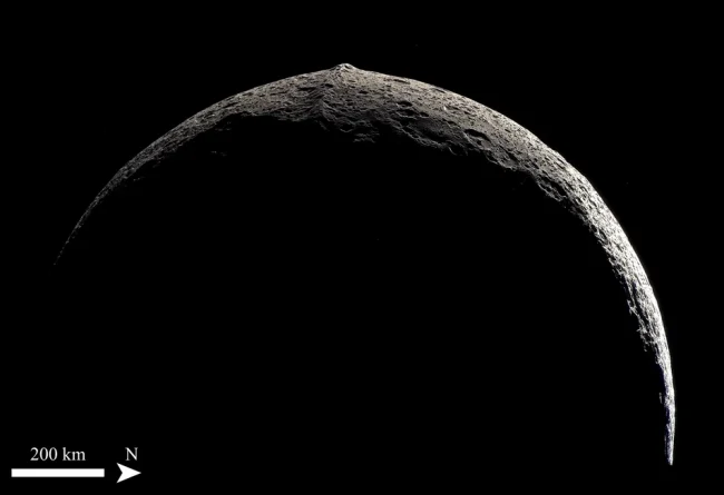 cresta ecuatorial de Japeto Iapetus
