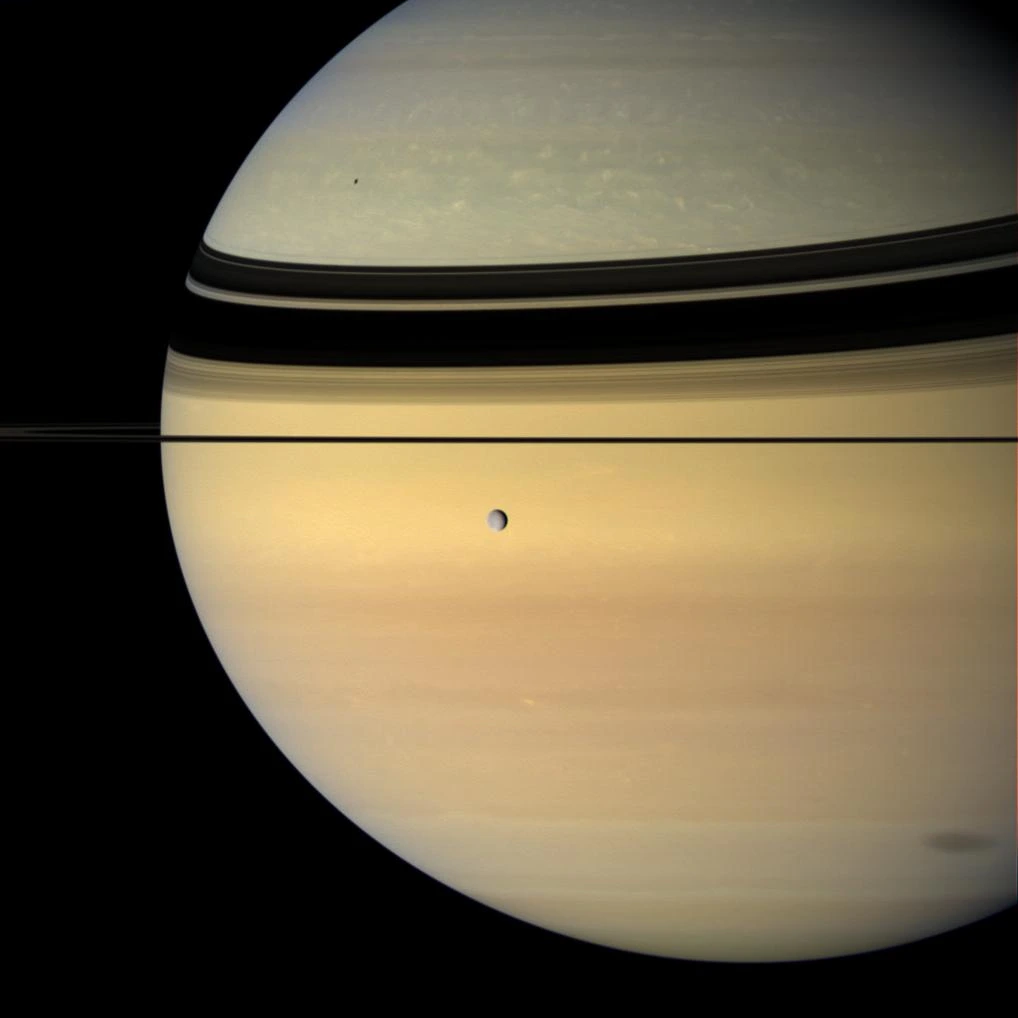 anillos y satélites de saturno